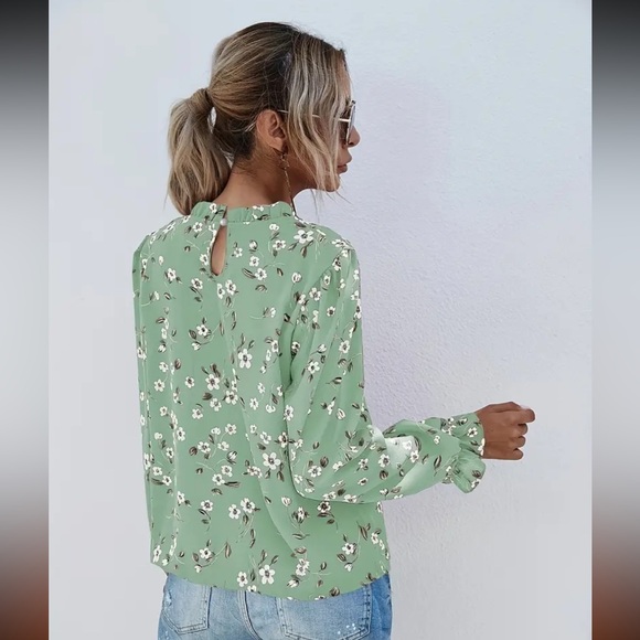 Floral Print Crew Neck Blouse 🌸 - Picture 2 of 5